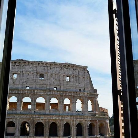 Jacuzzi In Front Of The Colosseum Rome Luaran gambar