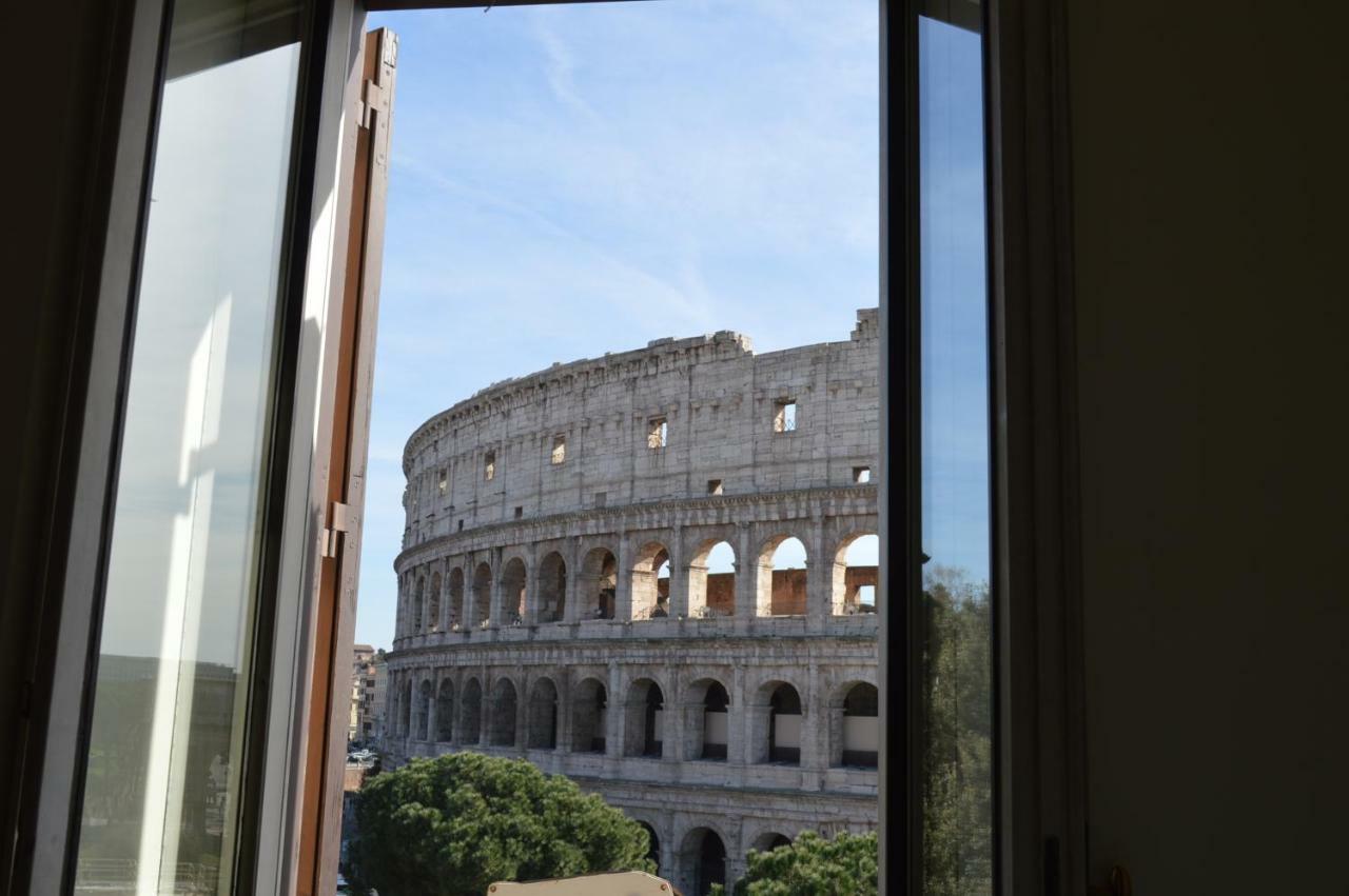Jacuzzi In Front Of The Colosseum Rome Luaran gambar