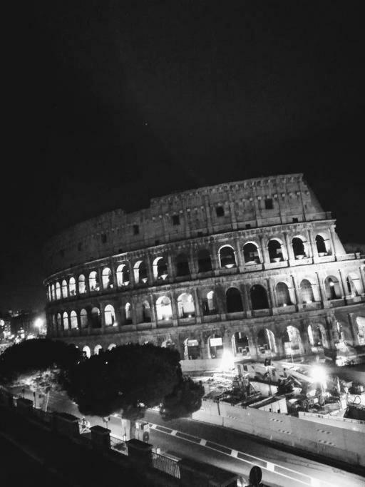 Jacuzzi In Front Of The Colosseum Rome Luaran gambar