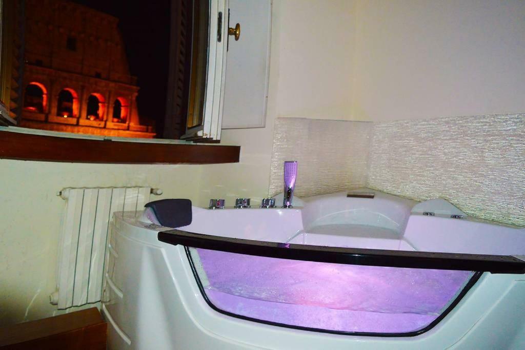 Jacuzzi In Front Of The Colosseum Rome Luaran gambar