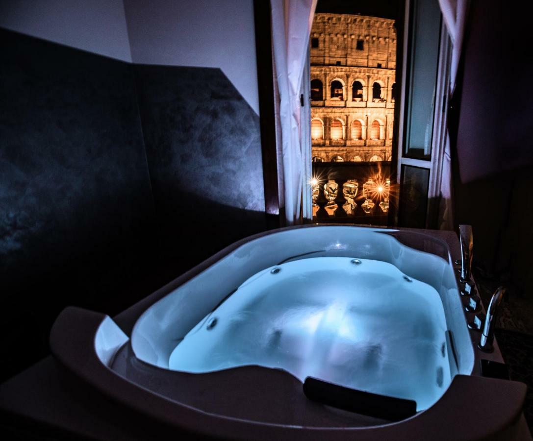 Jacuzzi In Front Of The Colosseum Rome Luaran gambar